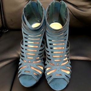 SHOES (MY WHOLE CLOSET IS ANY 2 FOR $15. JUST BUNDLE AND SEND OFFER)